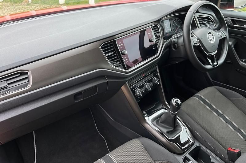 Used VW T-Roc SE 115 HP (84 kW) 2019 Red SUV