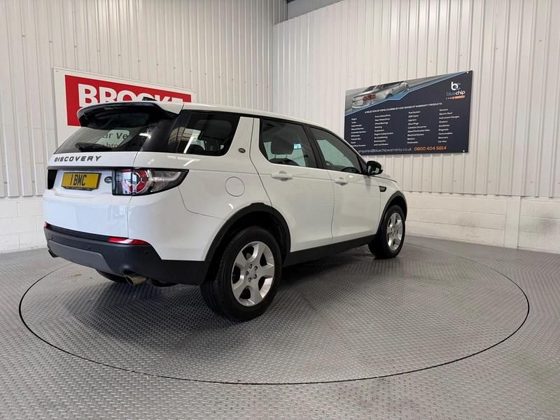 Used Land Rover Discovery Sport SE 150 HP (110 kW) 2017 White SUV