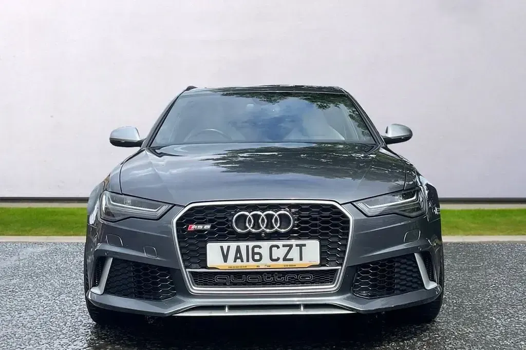 Usado Audi RS6 Design 560 HP (411 kW) 2016 Cinzento Carrinha
