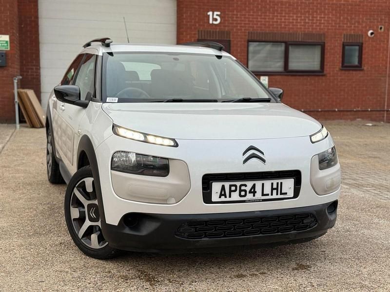 White Used 2015 Citroën C4 Cactus Feel Hatchback | £5,190 (Fair price) - Image 1/3
