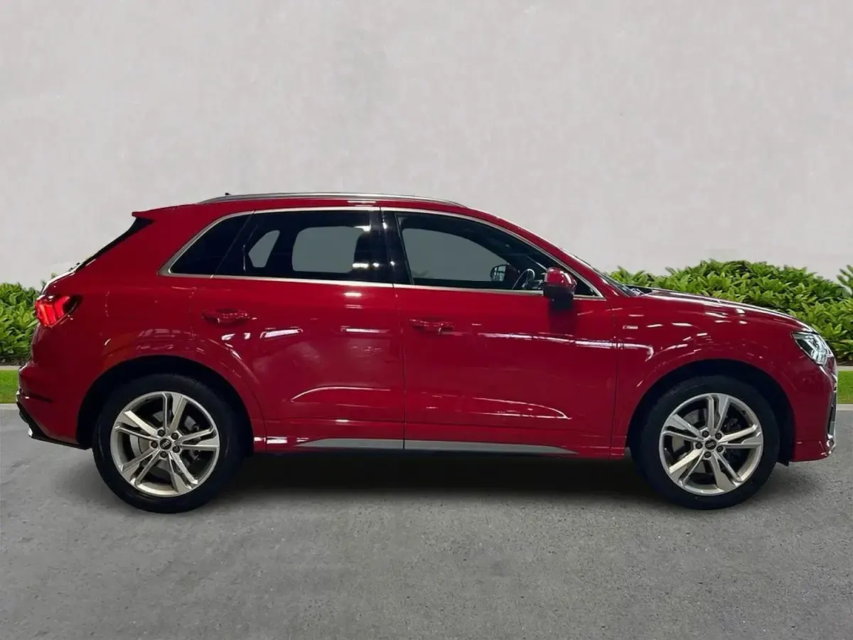 Used Audi Q3 S-Line 200 HP (147 kW) 2022 Red SUV