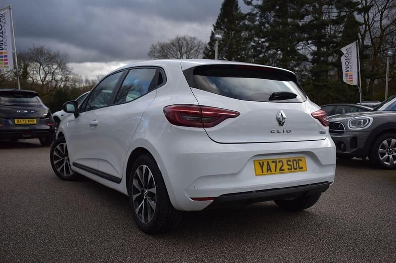 Used Renault Clio V Evolution 2023 White Hatchback