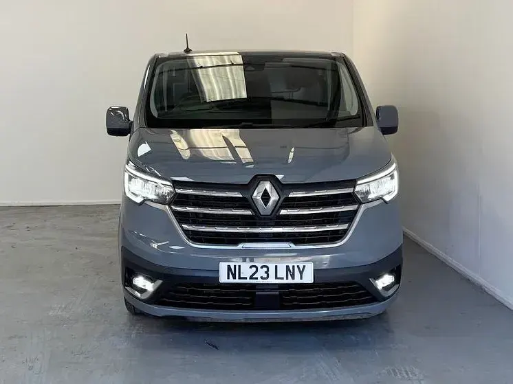 Używany Renault Trafic 130 KM (95 kW) 2023 Szary