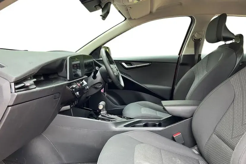 Used Kia Niro 139 HP (102 kW) 2022 Runway red SUV
