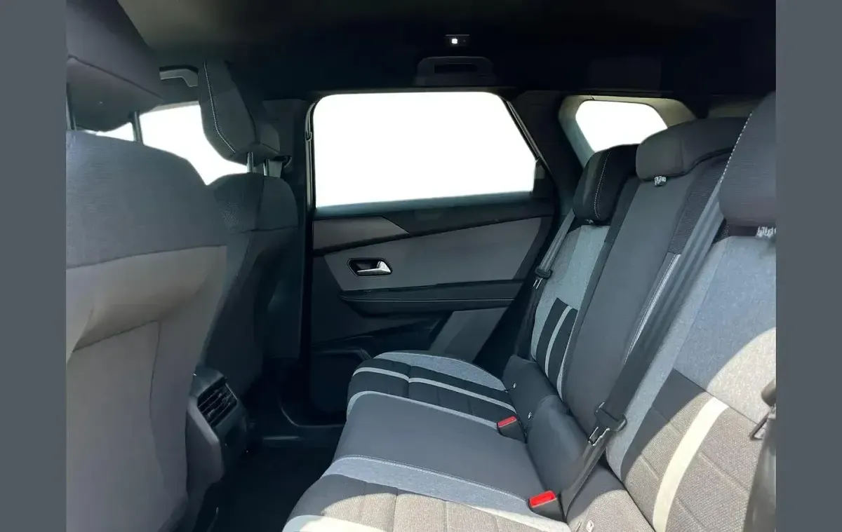 New Vauxhall Grandland X Design Edition 101 HP (74 kW) 2026 Silver SUV