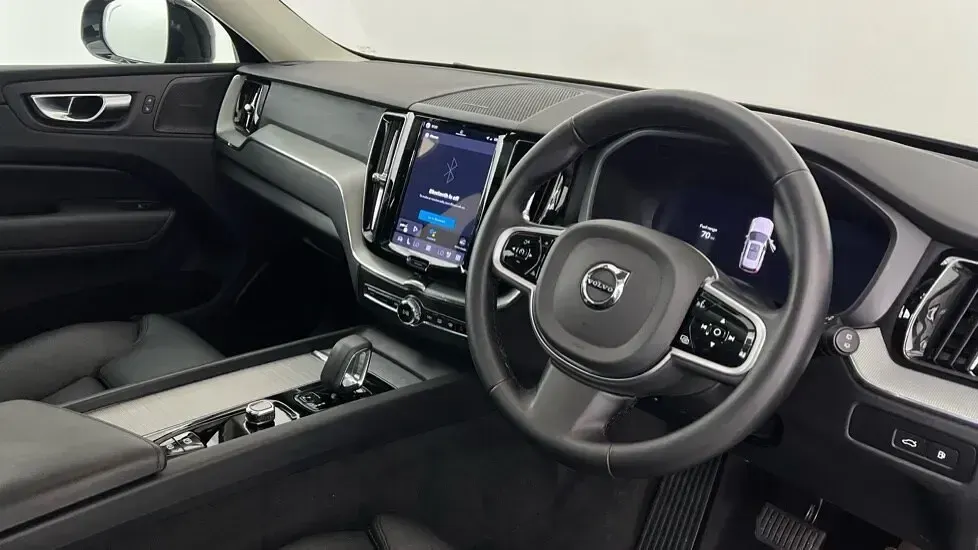 Used Volvo XC60 Plus 345 HP (253 kW) 2025 Black SUV