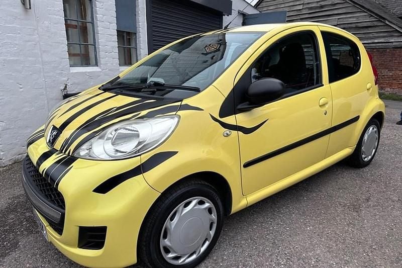 Used Peugeot 107 68 HP (50 kW) 2010 Yellow Hatchback