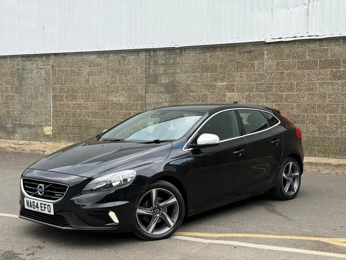 Used Volvo V40 R-Design 115 HP (84 kW) 2014 Black Hatchback