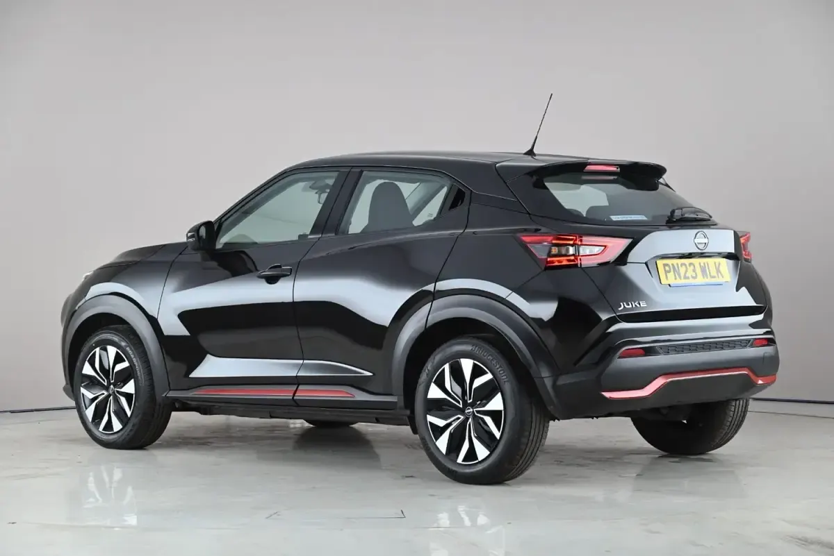Używany Nissan Juke Acenta 114 KM (83 kW) 2023 Czarny SUV