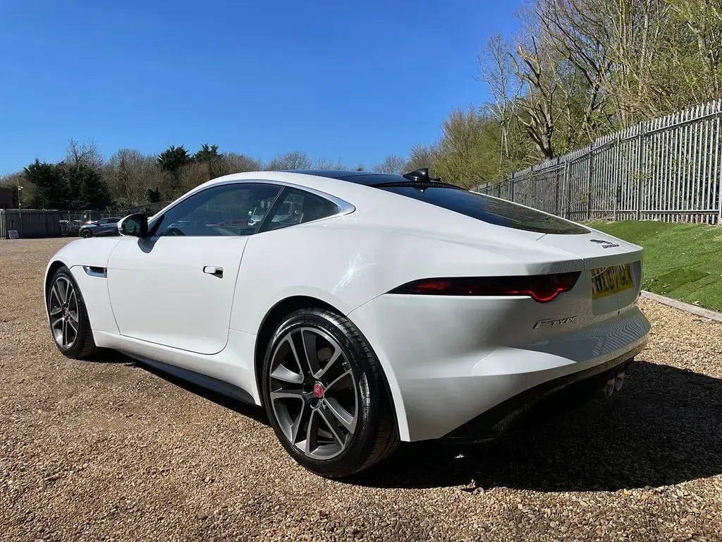 Używany Jaguar F-Type R-Dynamic 340 KM (250 kW) 2017 Biały Coupe