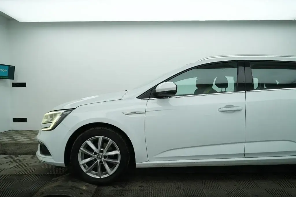 Used Renault Mégane GrandTour Dynamique 2017 White Estate