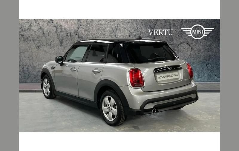 Usado Mini Cooper Classic 136 HP (100 kW) 2022 Prateado Citadino