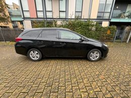 Toyota Auris Hybrid