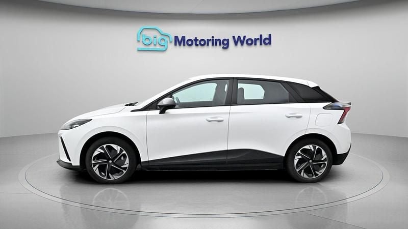 Used MG MG4 EV SE 319 kW (435 HP) 2023 White Hatchback