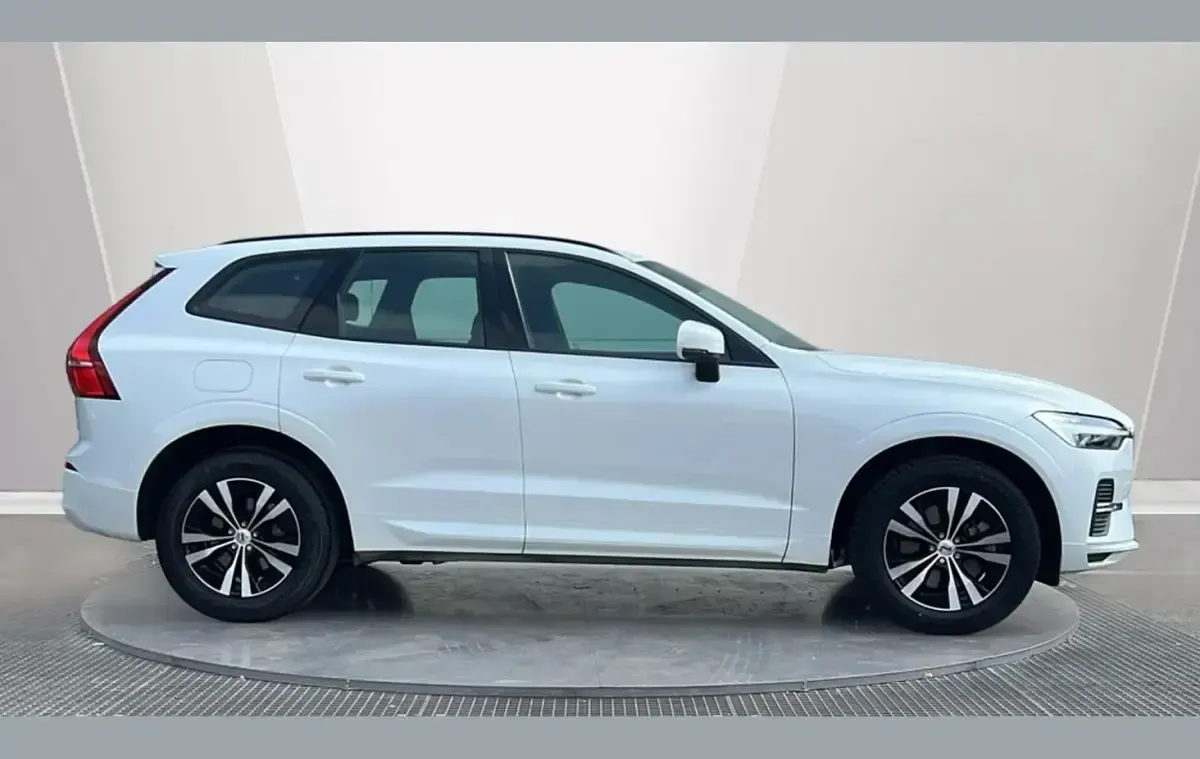 Used Volvo XC60 Core 247 HP (181 kW) 2023 White SUV