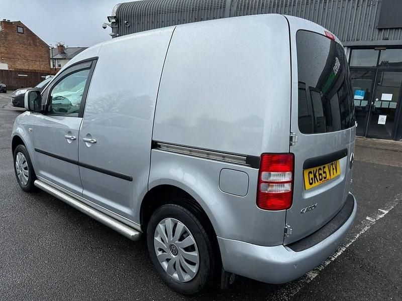 Usado VW Caddy Trendline 102 HP (75 kW) 2015 Prateado Monovolume