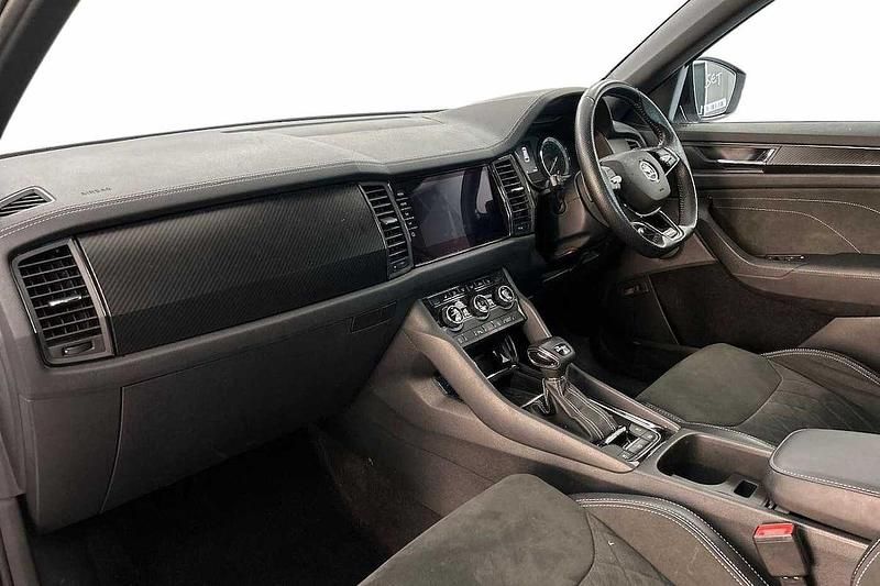 Used Skoda Kodiaq SportLine 150 HP (110 kW) 2022 Moon white metallic SUV