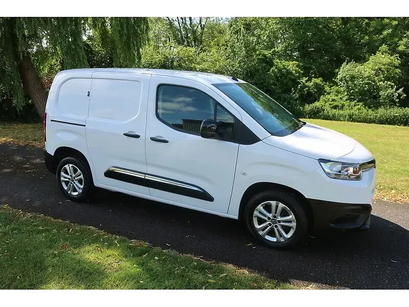 Used Toyota Proace Design 2024 White MPV