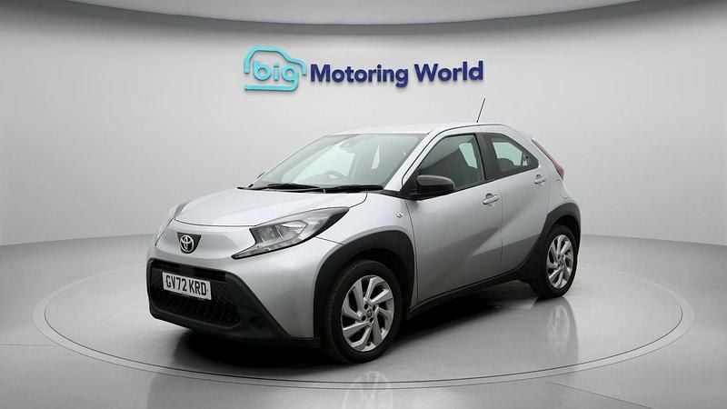 Used Toyota Aygo X PURE 72 HP (52 kW) 2023 Silver SUV