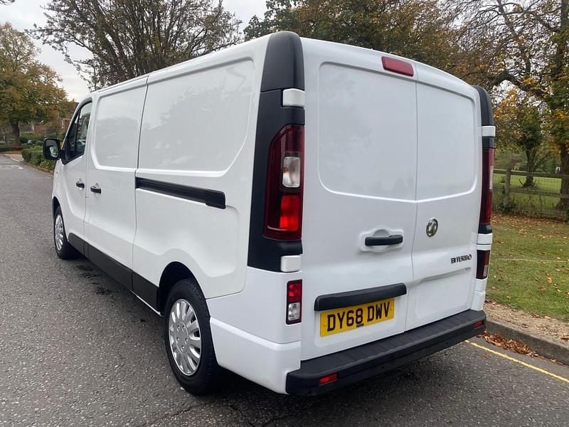 Used Vauxhall Vivaro Sportive 125 HP (91 kW) 2018 White MPV