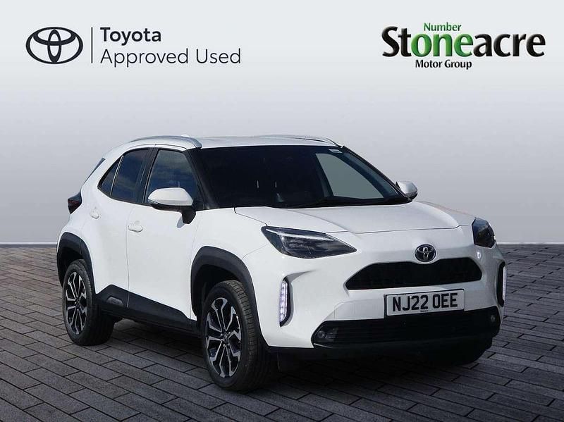 White Used 2022 Toyota Yaris Cross Design SUV | £17,500 (Fair price) - Image 1/2