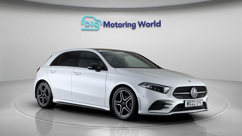 Used Mercedes A180 AMG line 136 HP (100 kW) 2022 White Hatchback