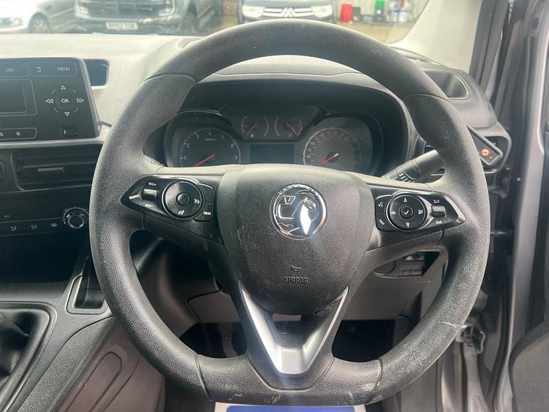 Used Vauxhall Combo Edition 100 HP (73 kW) 2020 Grey MPV