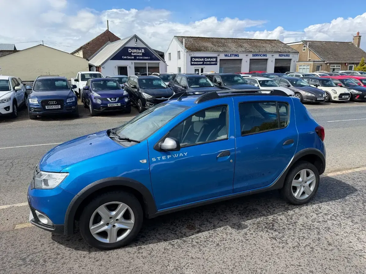 Used Dacia Sandero Lauréate 2016 Blue Hatchback