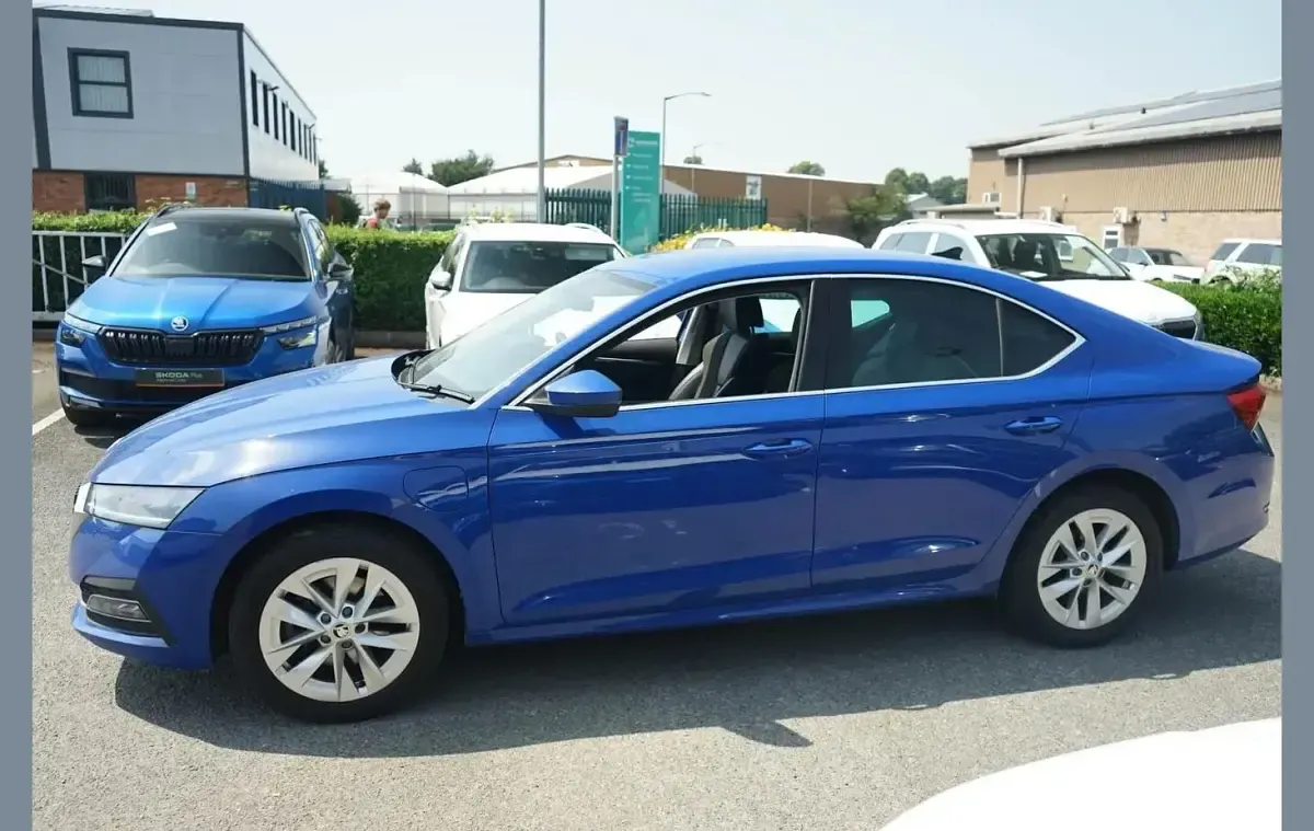 Used Skoda Octavia SE L 200 HP (147 kW) 2023 Blue Hatchback