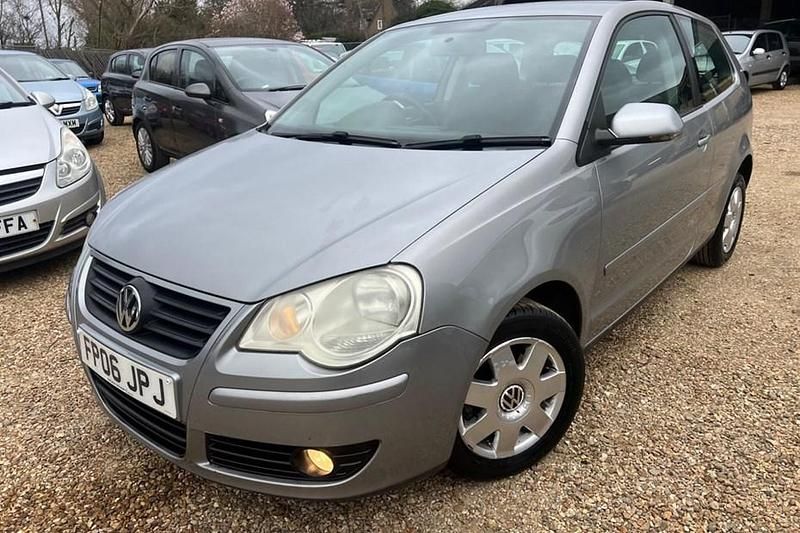 Used VW Polo S 75 HP (55 kW) 2006 Silver Hatchback