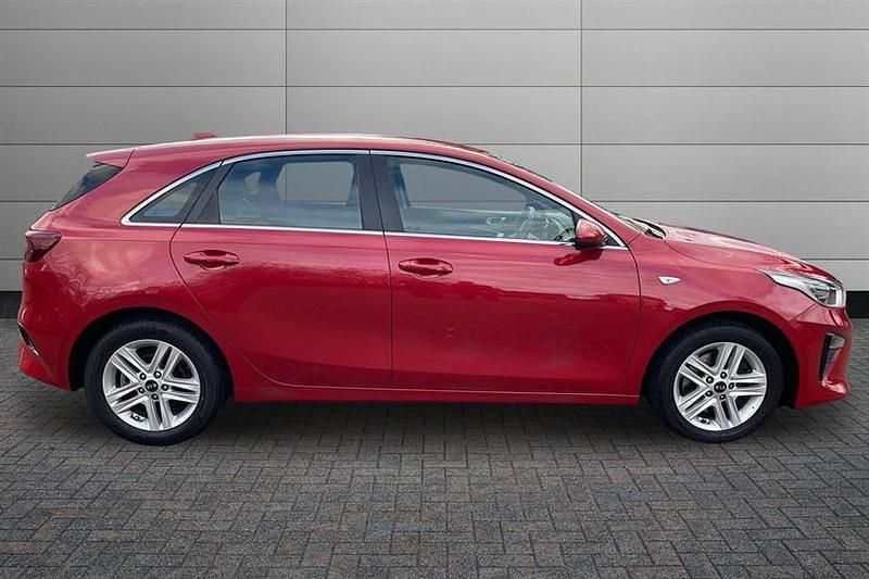 Used Kia Ceed 118 HP (86 kW) 2019 Red Hatchback