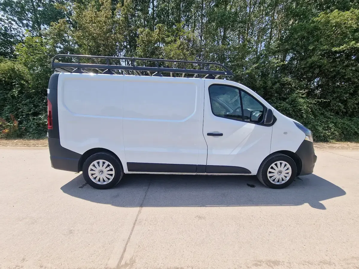Used Vauxhall Vivaro 95 HP (69 kW) 2019 White MPV