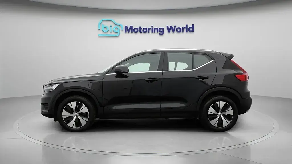 Second-hand Volvo XC40 Core 211 CP (155 kW) 2022 Negru SUV