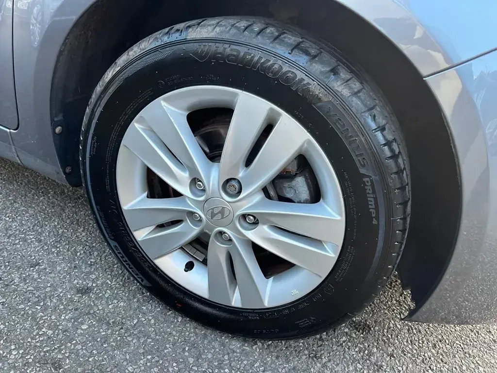 Used Hyundai ix20 Style 123 HP (90 kW) 2011 Grey Hatchback