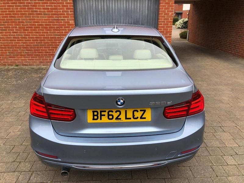 Begagnad BMW 320 Luxury Line 2012 Blå Sedan