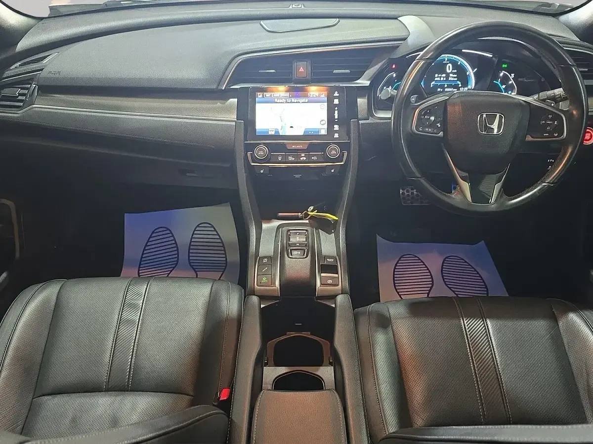 Used Honda Civic EX 120 HP (88 kW) 2018 White Hatchback