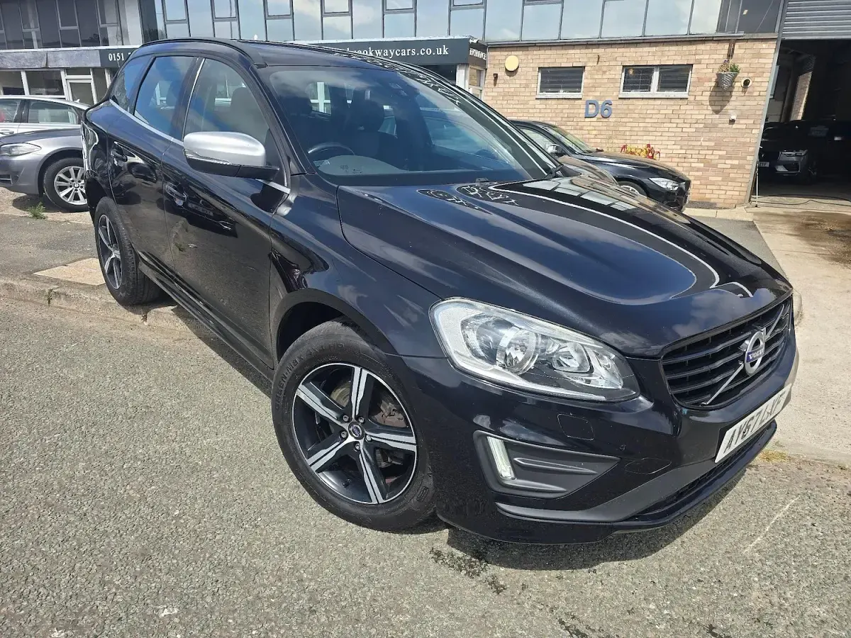 Used Volvo XC60 R-Design 190 HP (139 kW) 2017 Black SUV