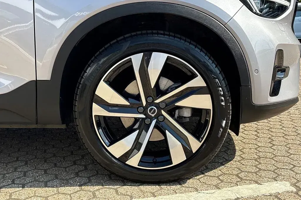 Used Volvo XC40 Ultra 161 HP (118 kW) 2025 Silver SUV