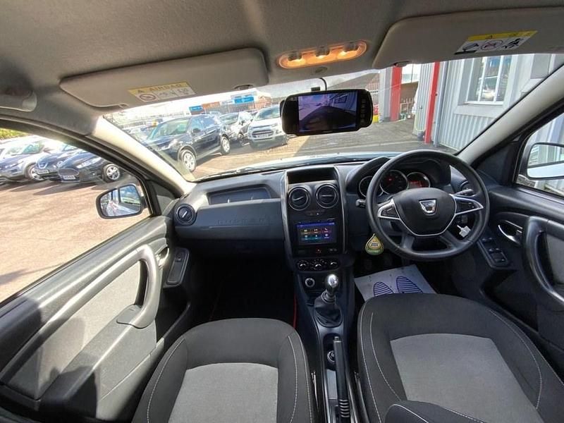 Used Dacia Duster Lauréate 110 HP (80 kW) 2017 White SUV