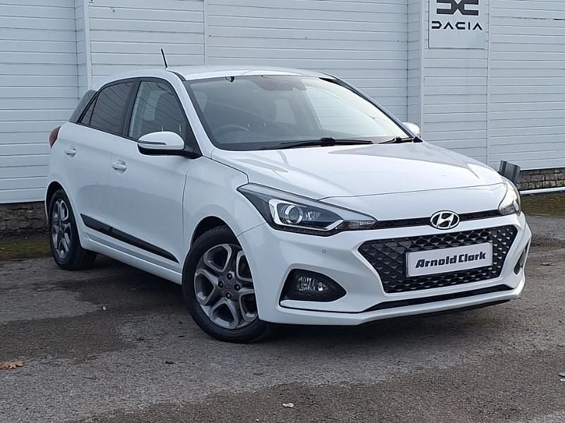 Used Hyundai i20 Premium 84 HP (61 kW) 2019 White Hatchback
