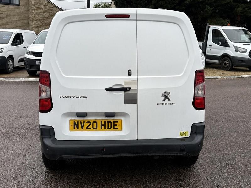 Used Peugeot Partner 100 HP (73 kW) 2020 White MPV