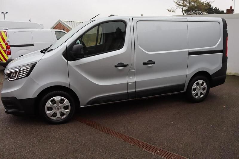 Używany Renault Trafic Business 128 KM (94 kW) 2023 Szary