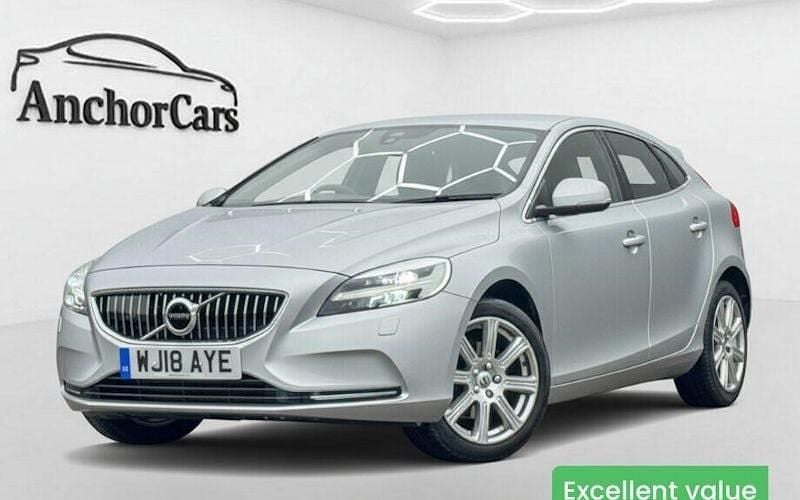 Begagnad Volvo V40 Inscription 152 HK (111 kW) 2019 Halvkombi