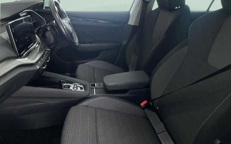 Used Skoda Octavia SE Technology 110 HP (80 kW) 2022 White Estate