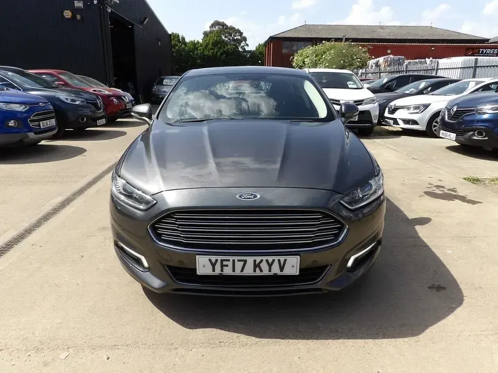 Usado Ford Mondeo Titanium 120 CV (88 kW) 2017 Gris Utilitario