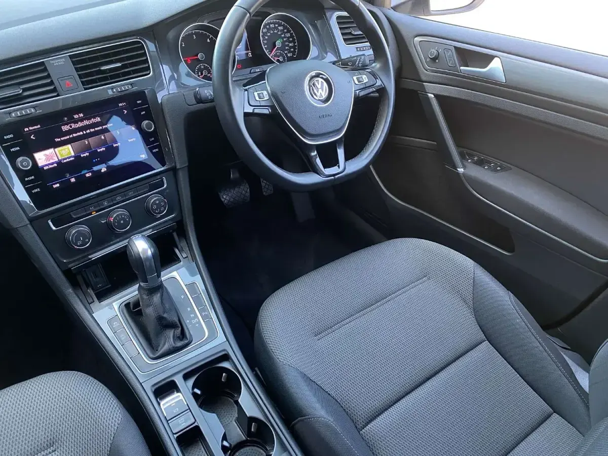 Used VW Golf VII Match 116 HP (85 kW) 2019 White Estate
