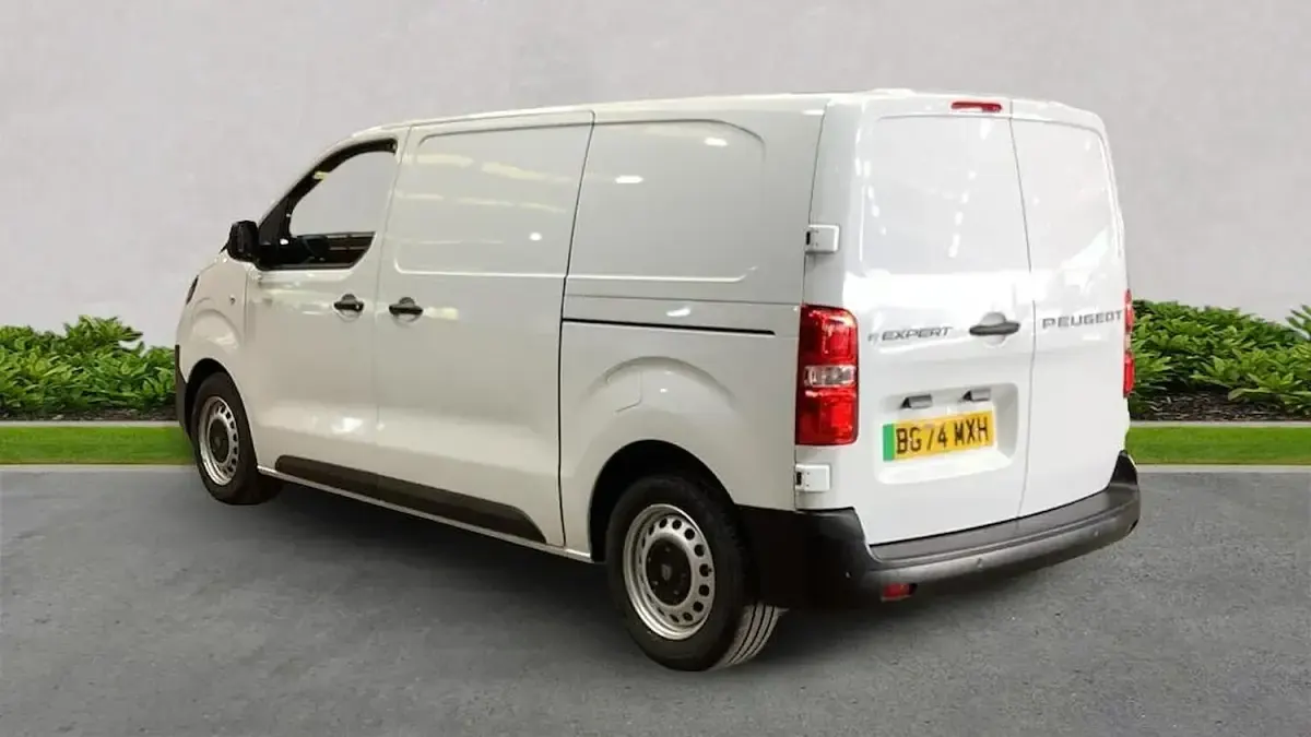 Used Peugeot e-Expert 100 kW (136 HP) 2024 White Van