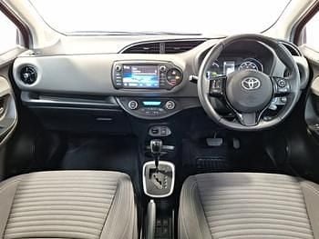 Used Toyota Yaris Hybrid 100 HP (73 kW) 2020 Red Hatchback