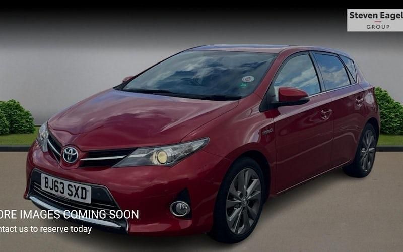 Used Toyota Auris Hybrid 136 HP (100 kW) 2014 Hatchback