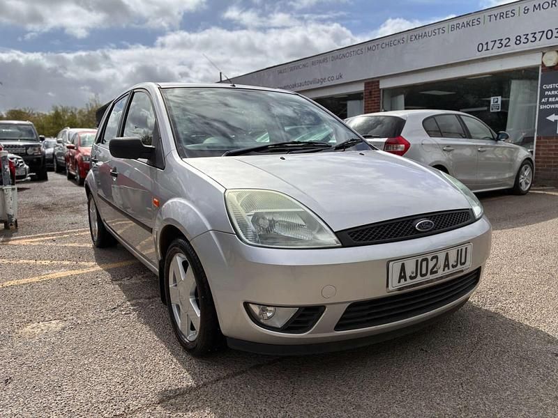 Used Ford Fiesta Zetec 80 HP (58 kW) 2002 Silver Hatchback